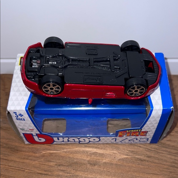 Bburago Street Fire 1/43 Red Mercedes Convertible Die-Cast Toy Car - Picture 7 of 13